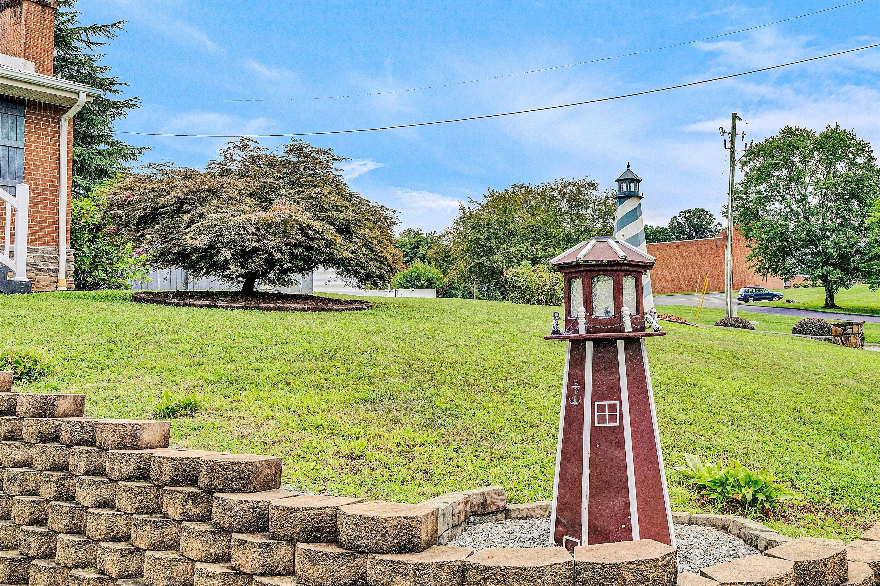 635 Ridgecrest DR
