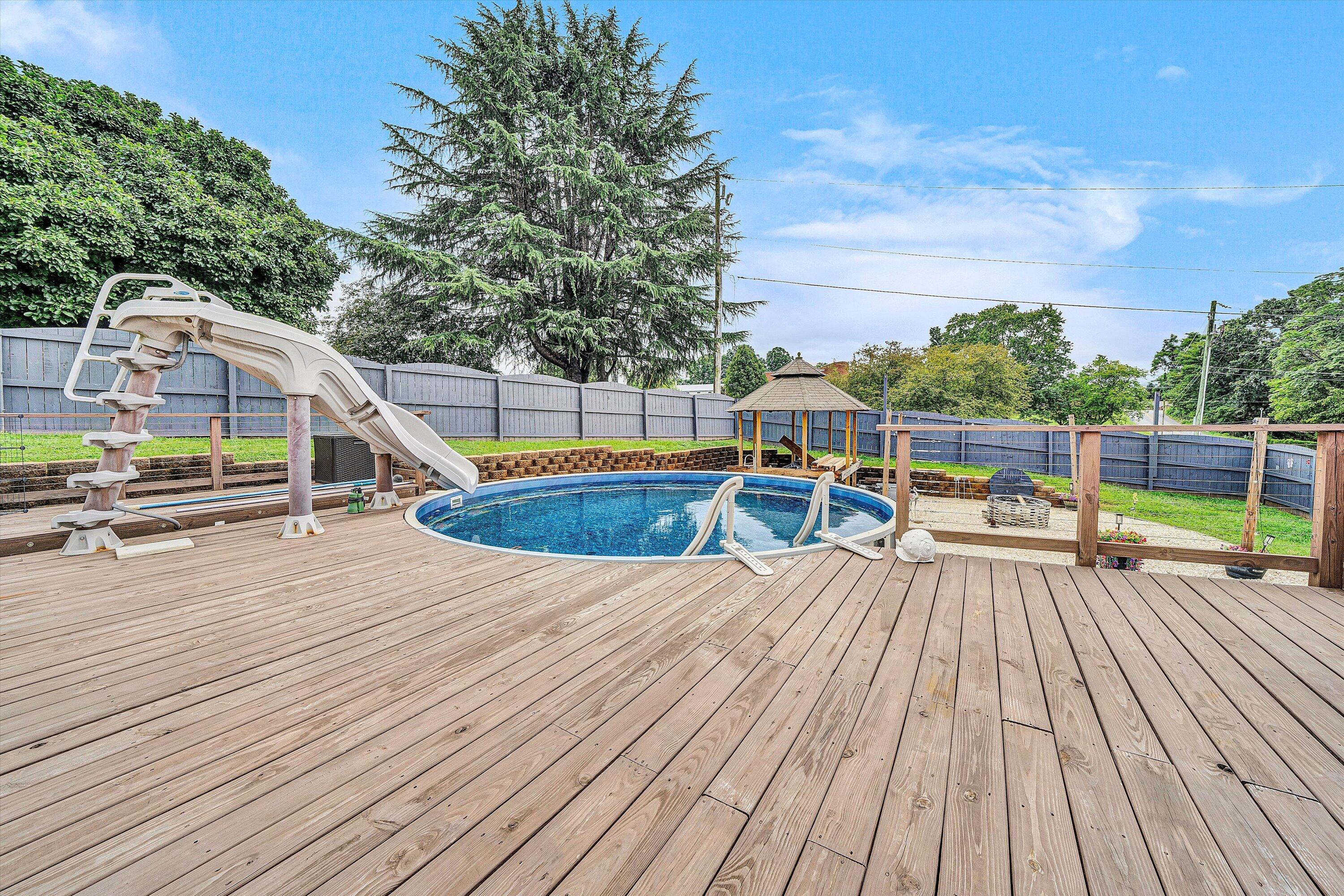 635 Ridgecrest DR