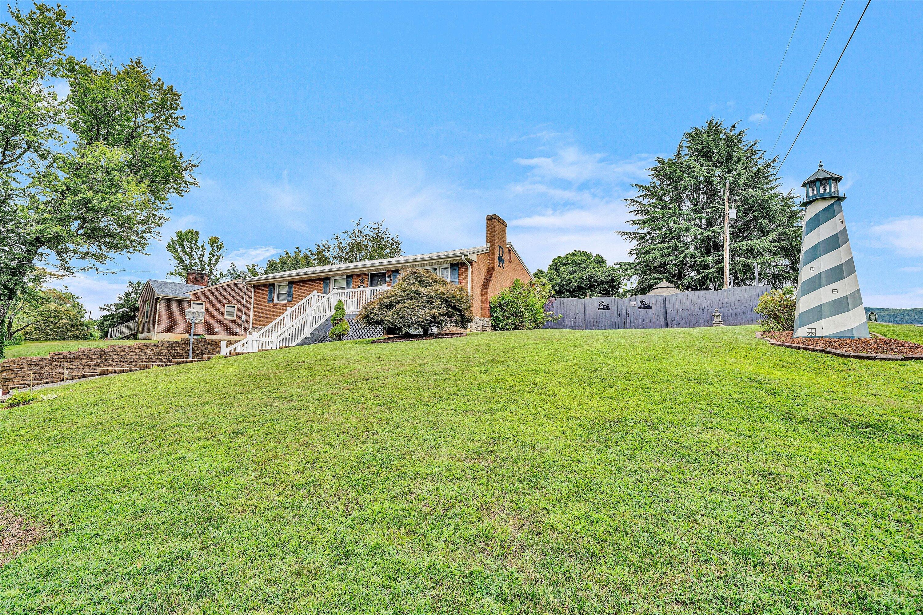 635 Ridgecrest DR