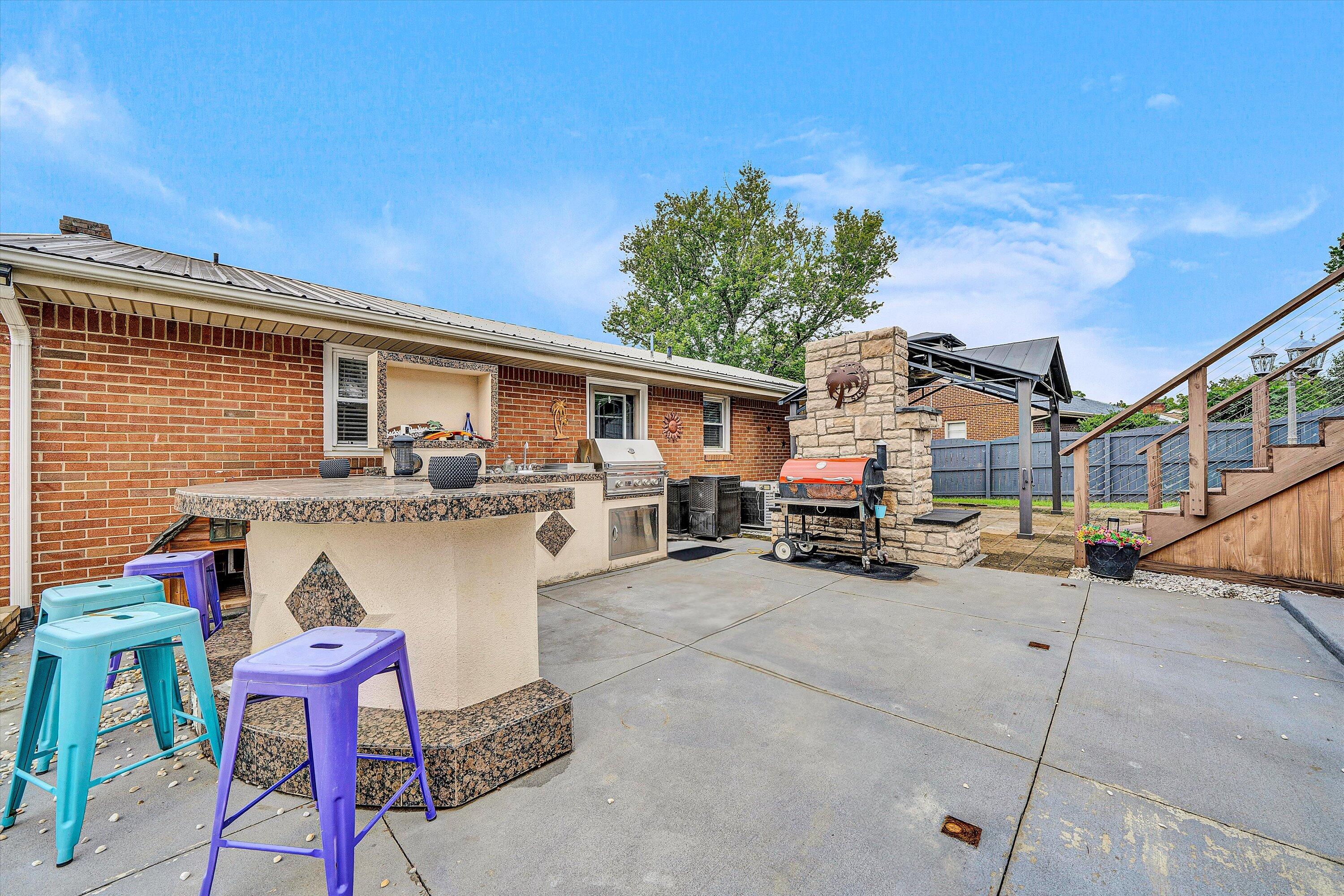 635 Ridgecrest DR