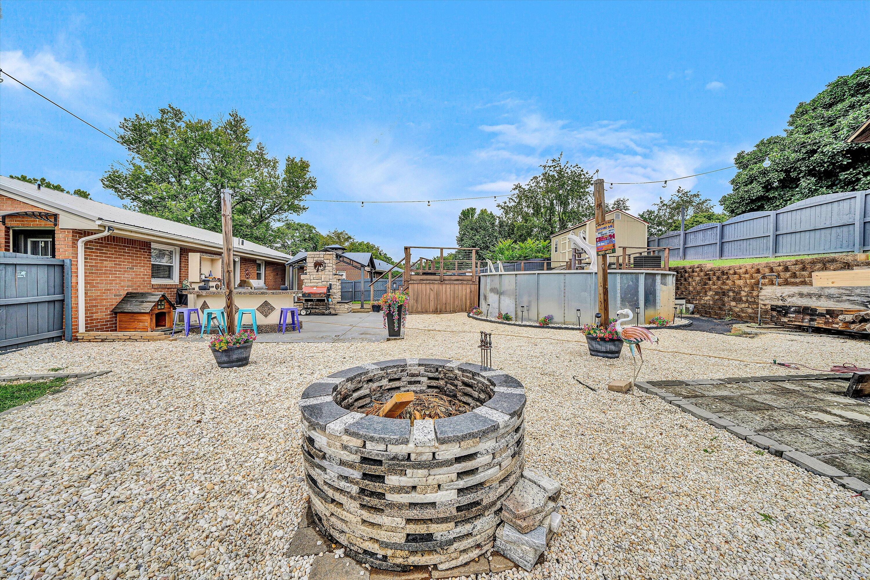 635 Ridgecrest DR