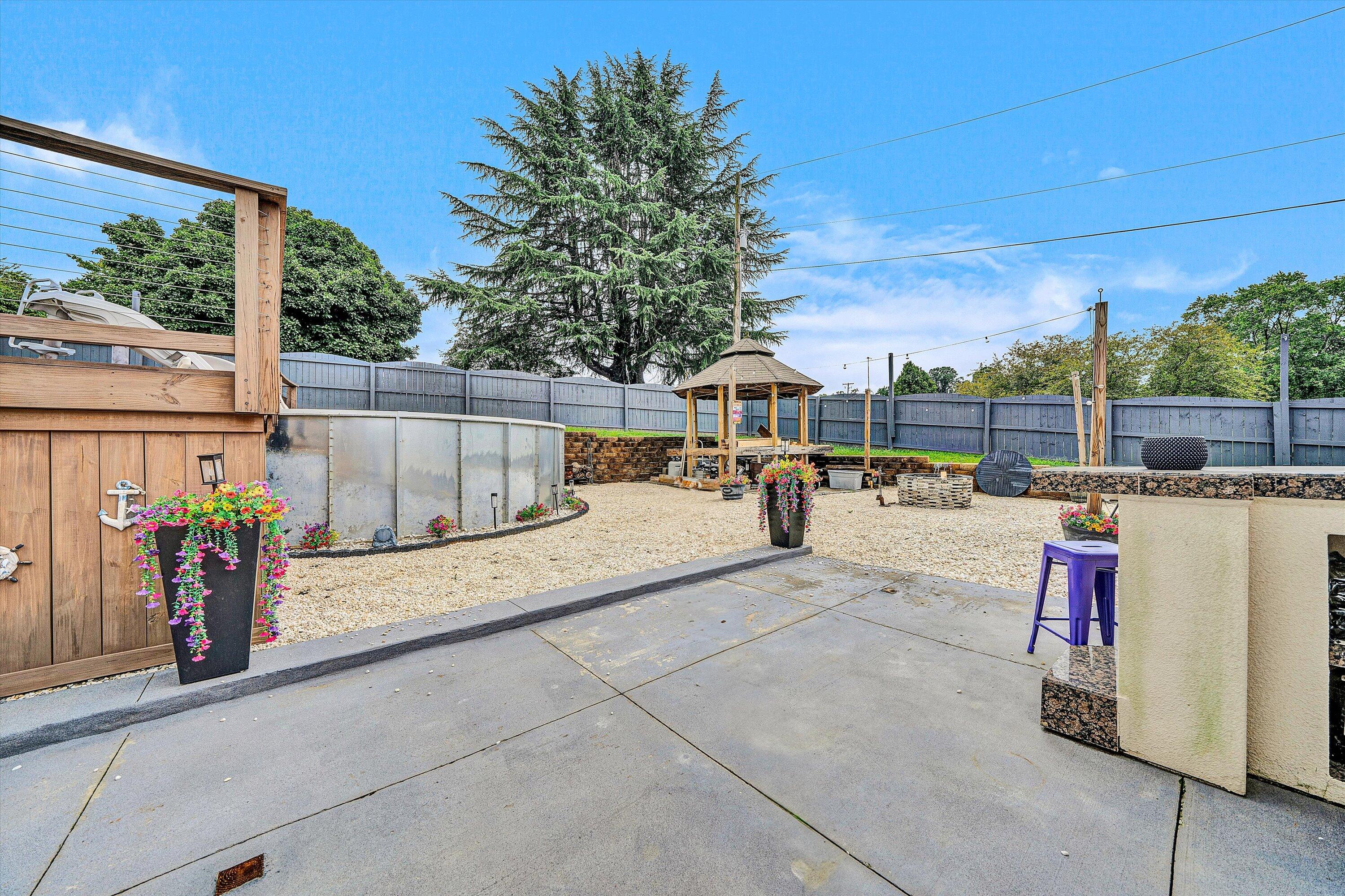 635 Ridgecrest DR