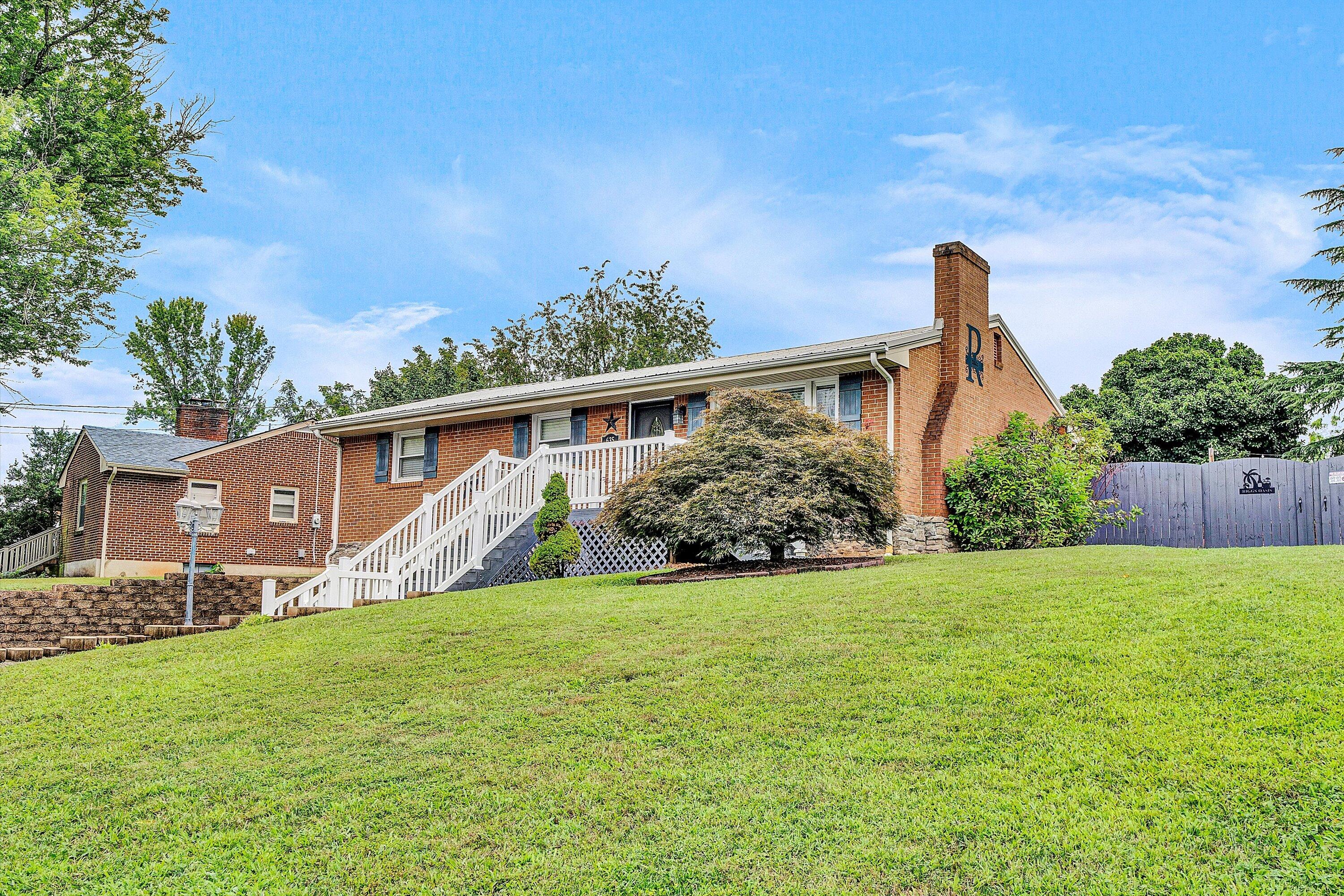 635 Ridgecrest DR