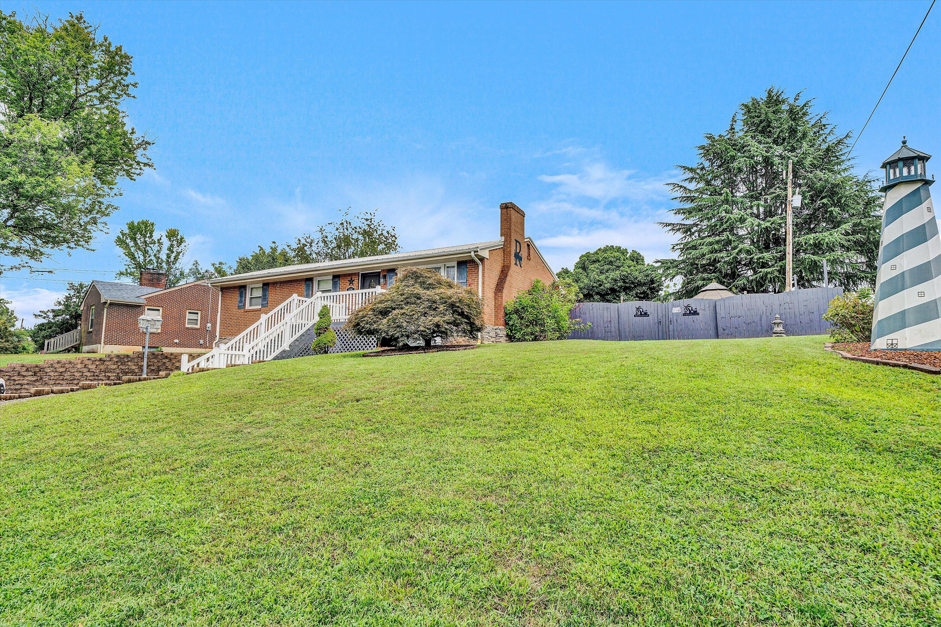 635 Ridgecrest DR