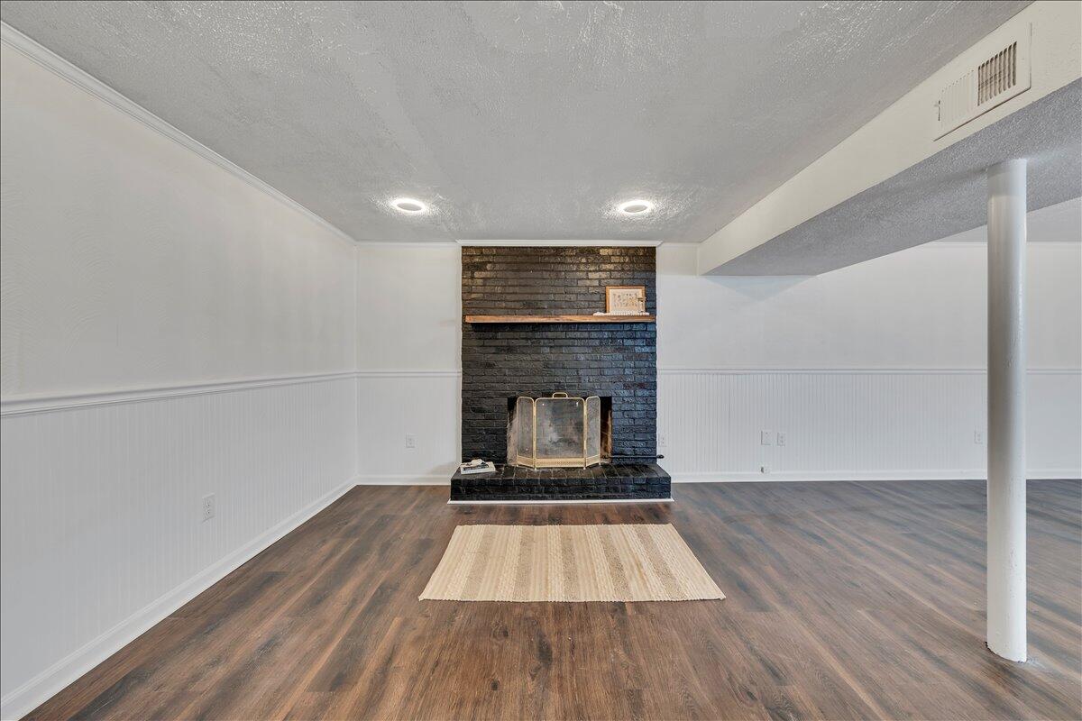 719 Estates RD SE