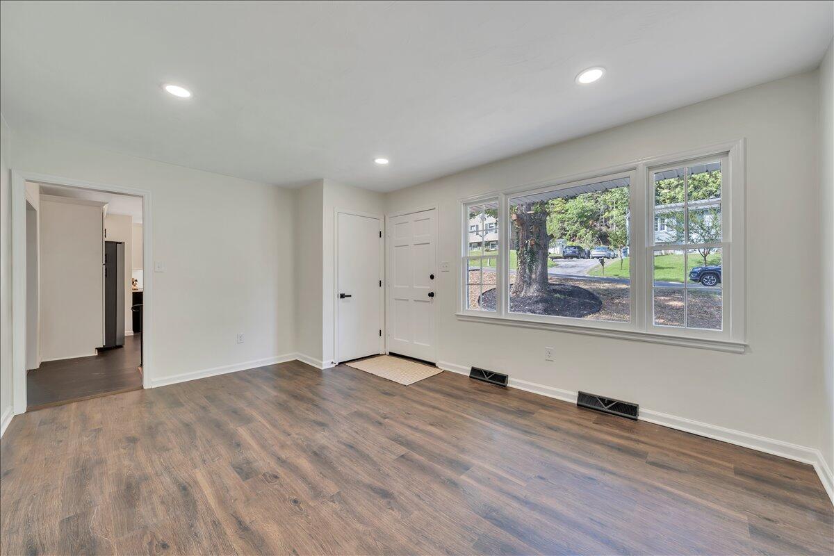 719 Estates RD SE