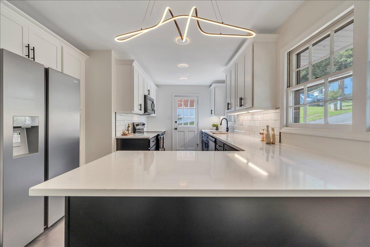 719 Estates RD SE