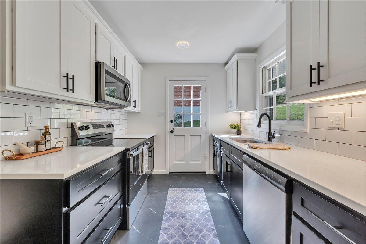 719 Estates RD SE