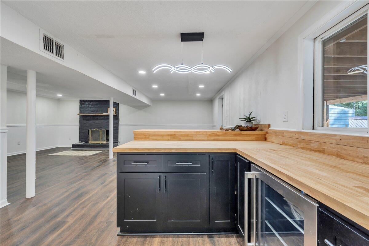 719 Estates RD SE