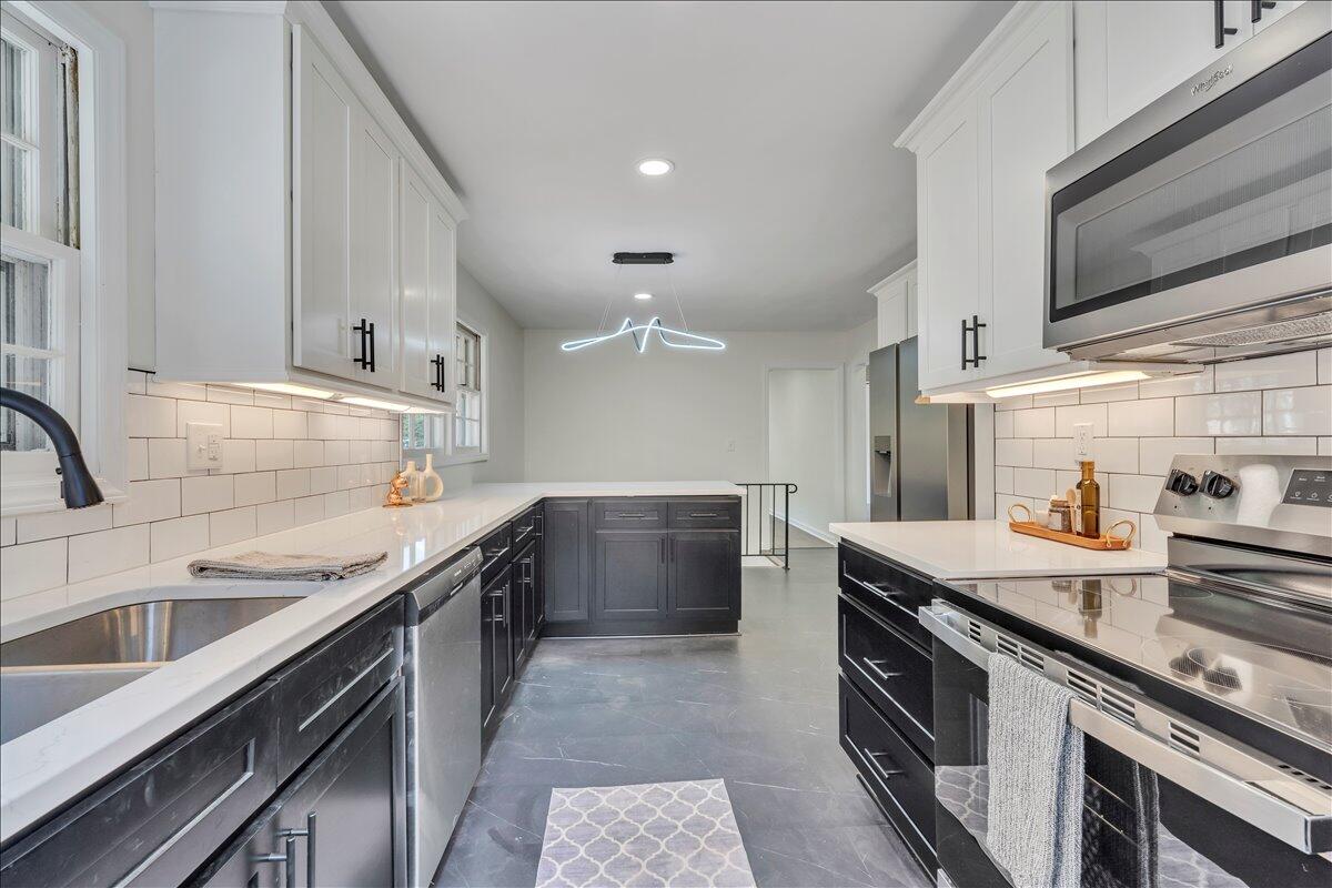 719 Estates RD SE