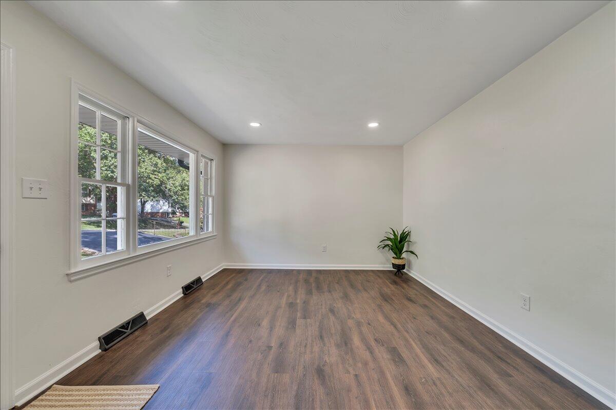 719 Estates RD SE