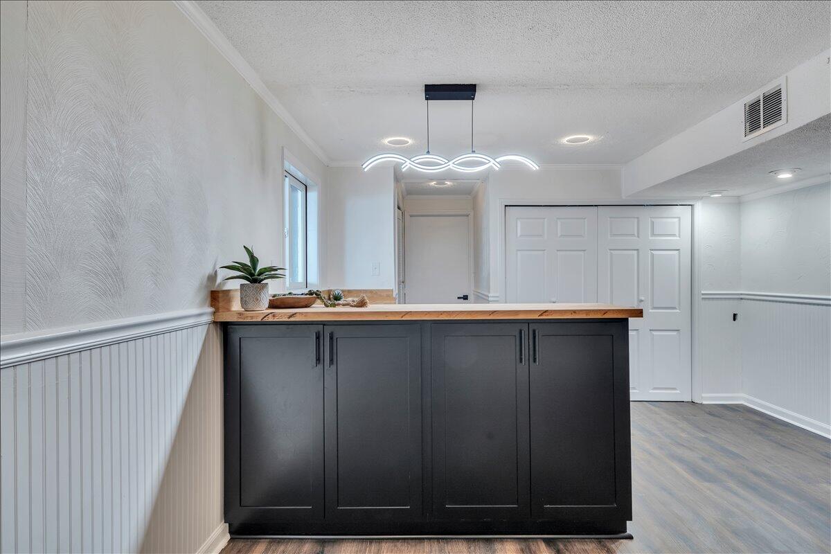 719 Estates RD SE