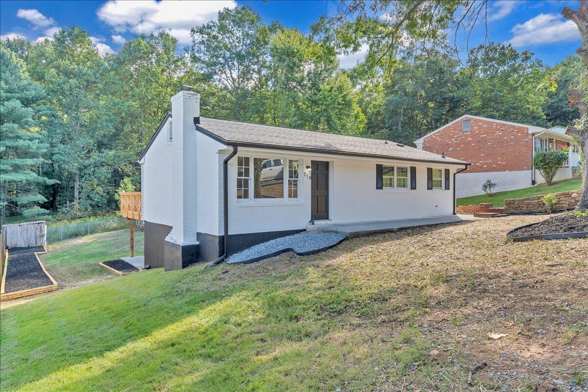 719 Estates RD SE