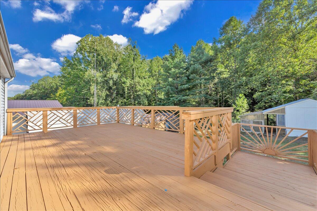 719 Estates RD SE