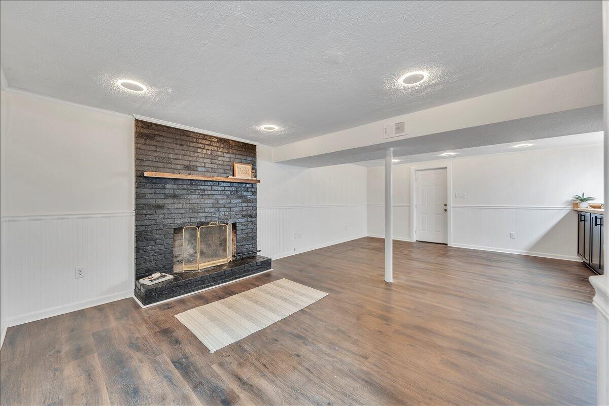 719 Estates RD SE