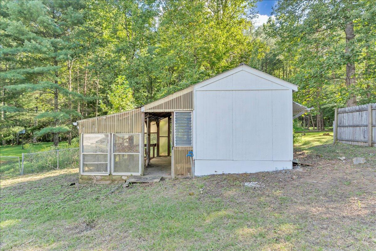 719 Estates RD SE