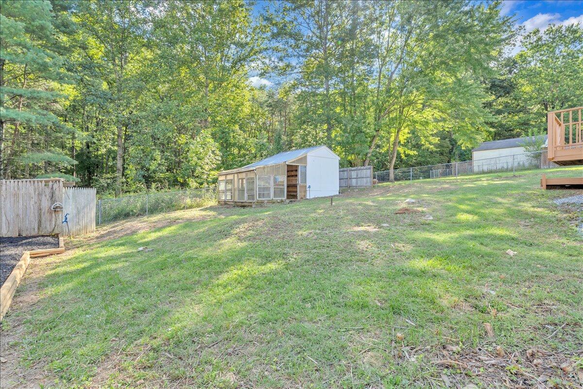 719 Estates RD SE