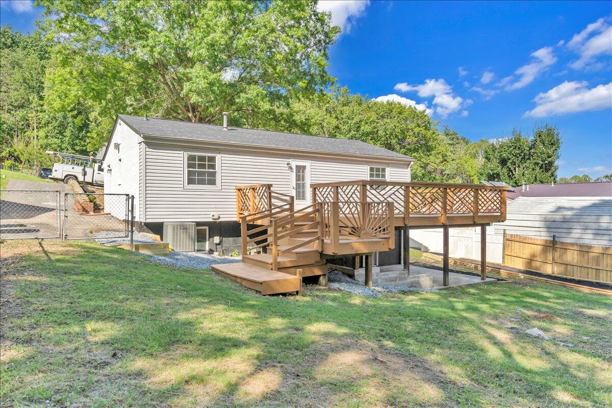 719 Estates RD SE
