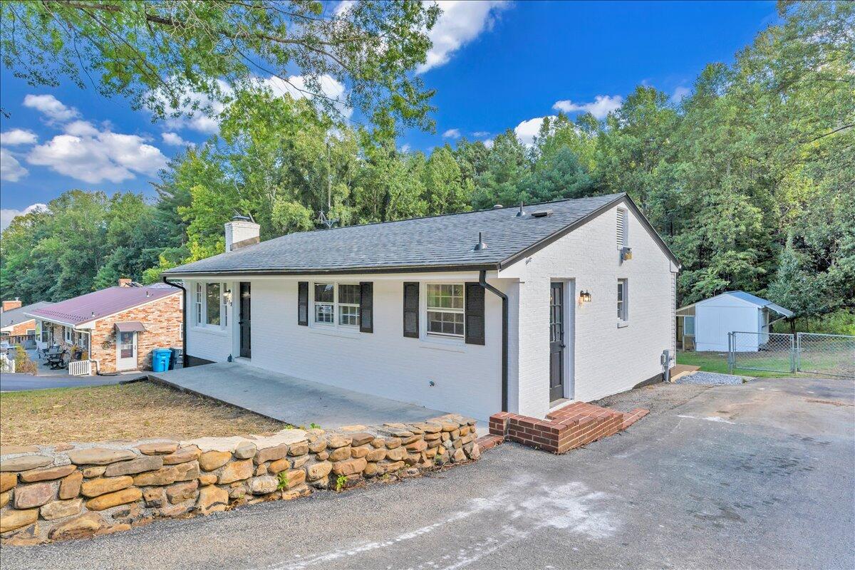 719 Estates RD SE
