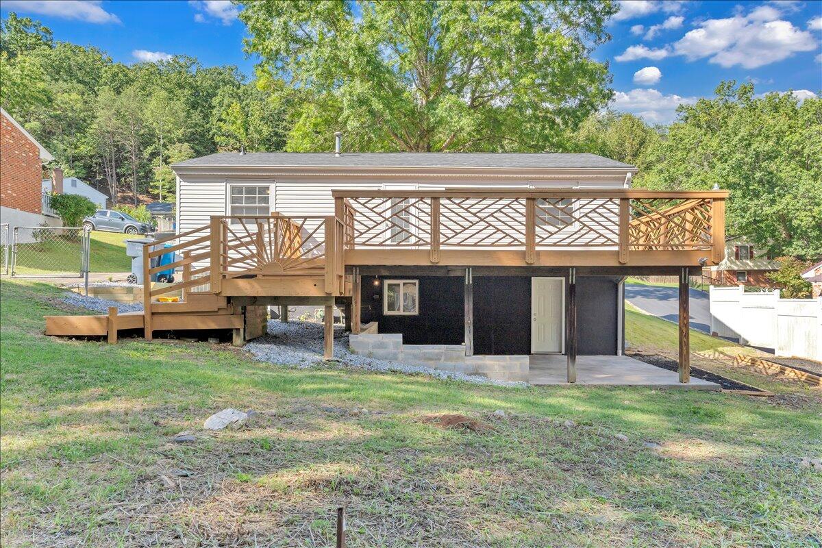 719 Estates RD SE