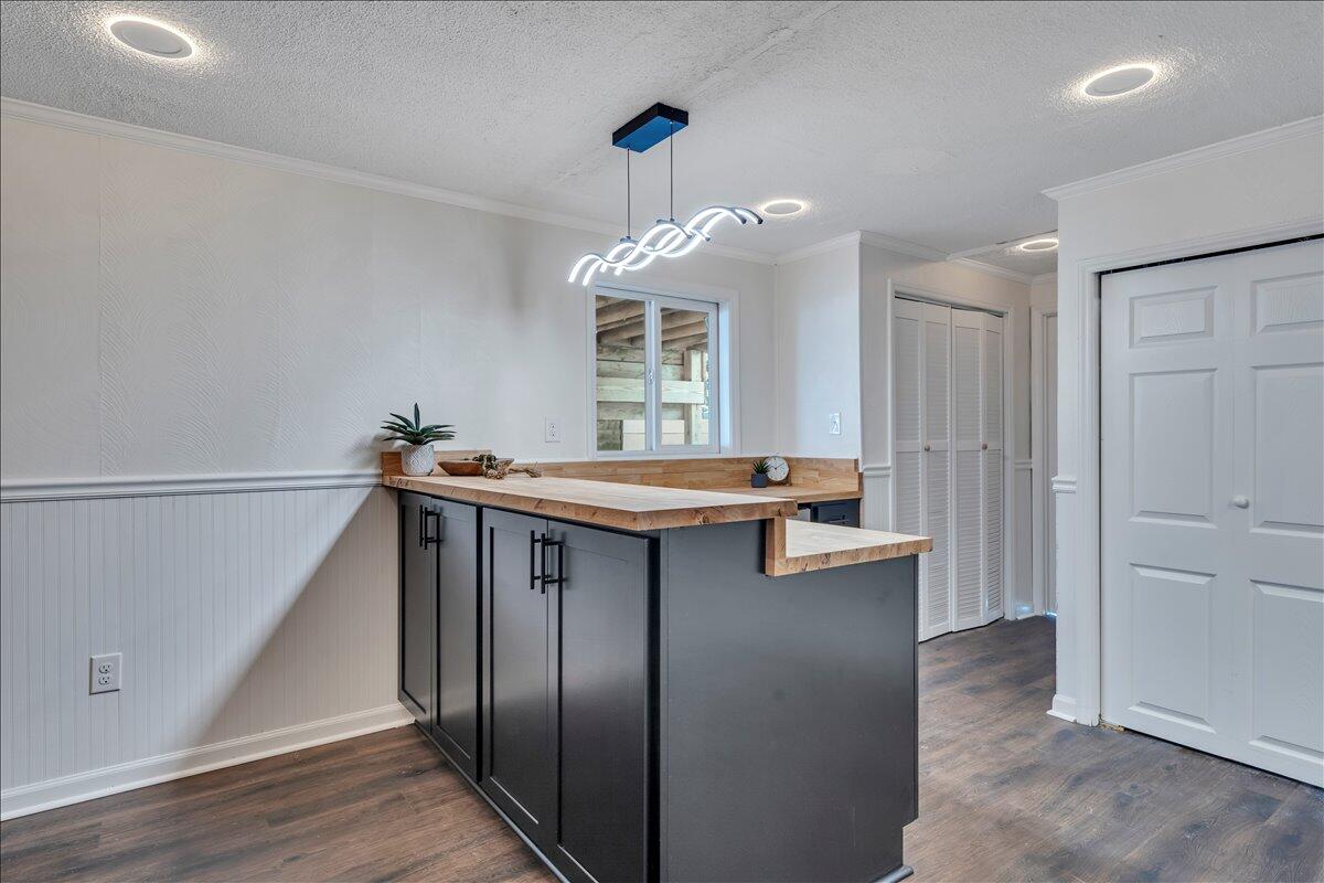 719 Estates RD SE