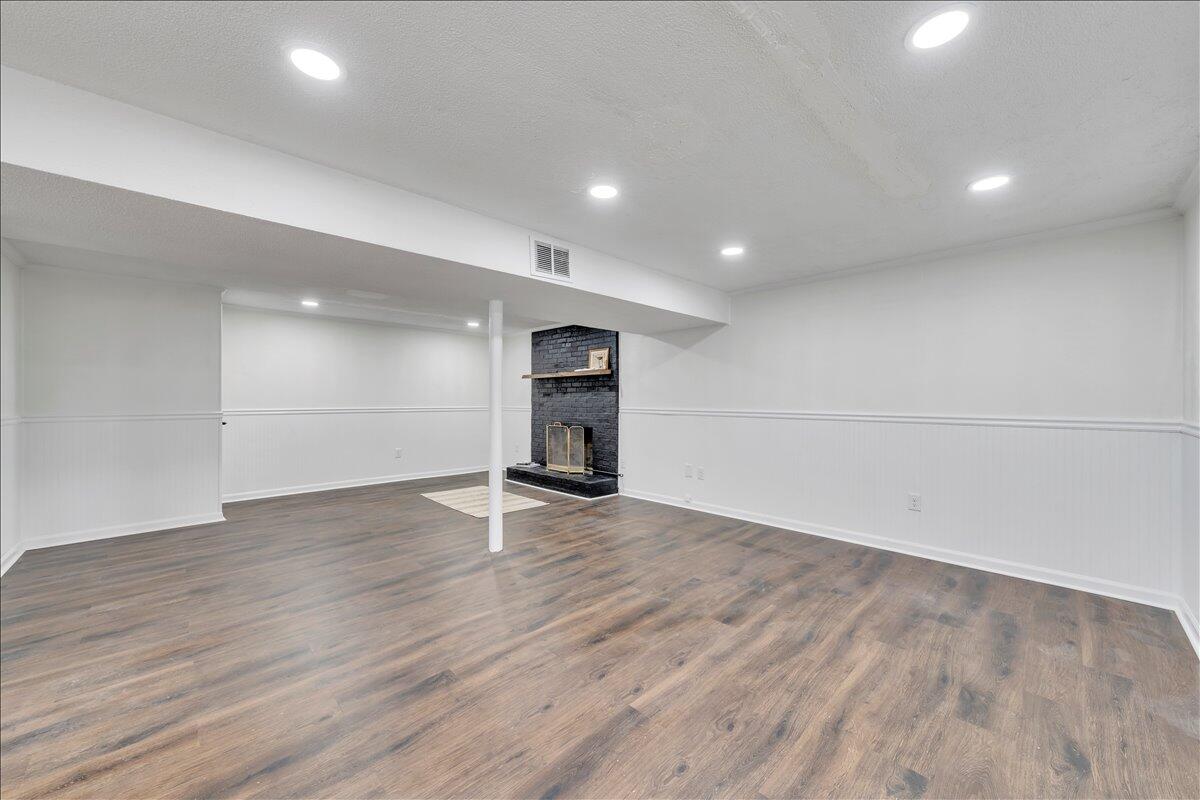 719 Estates RD SE