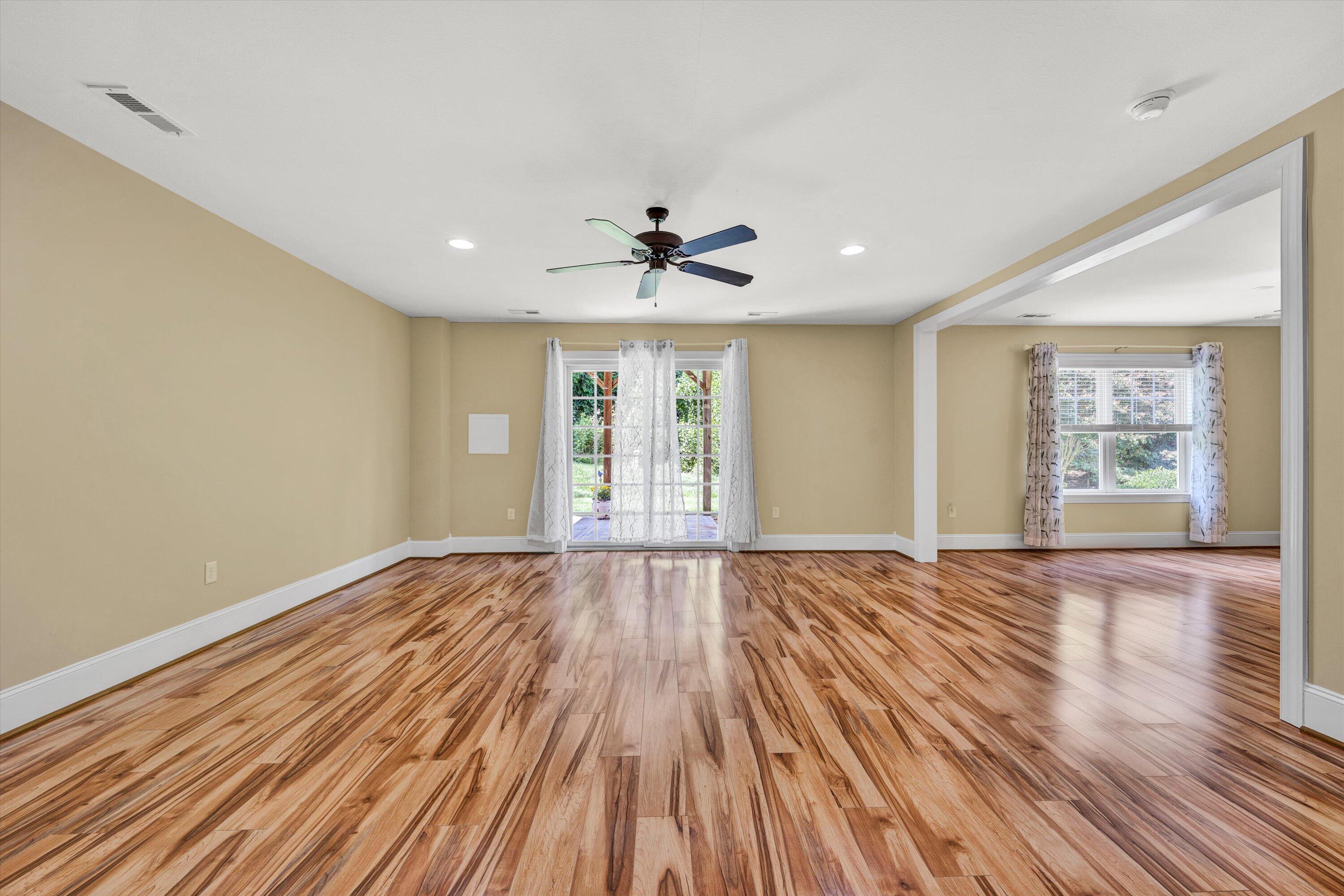 4944 Towne DR