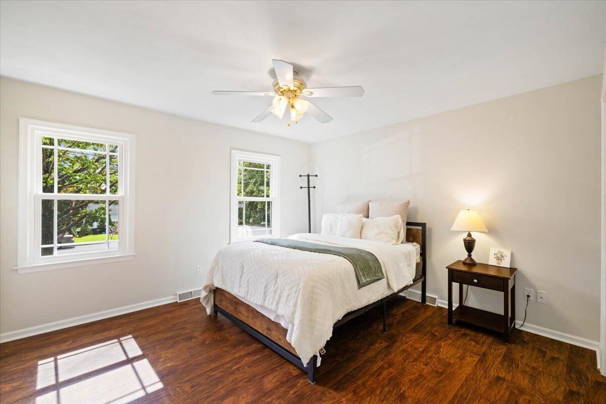3337 Hollyfield CIR