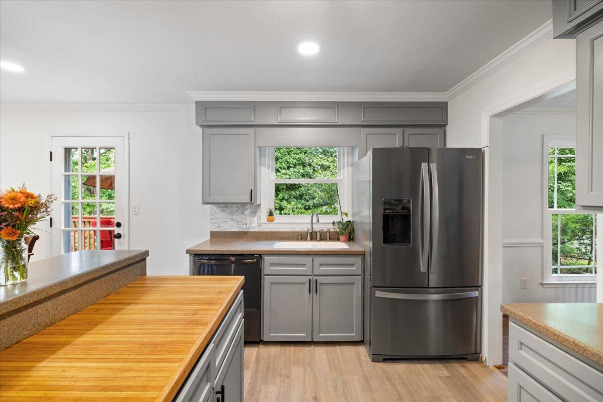3337 Hollyfield CIR