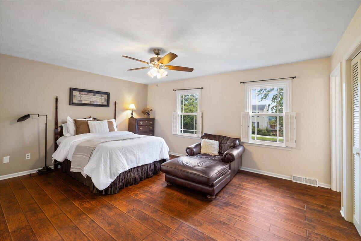 3337 Hollyfield CIR