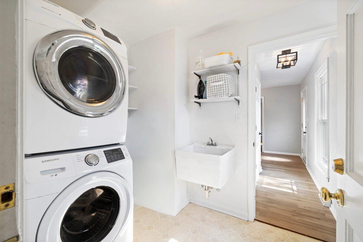 3337 Hollyfield CIR