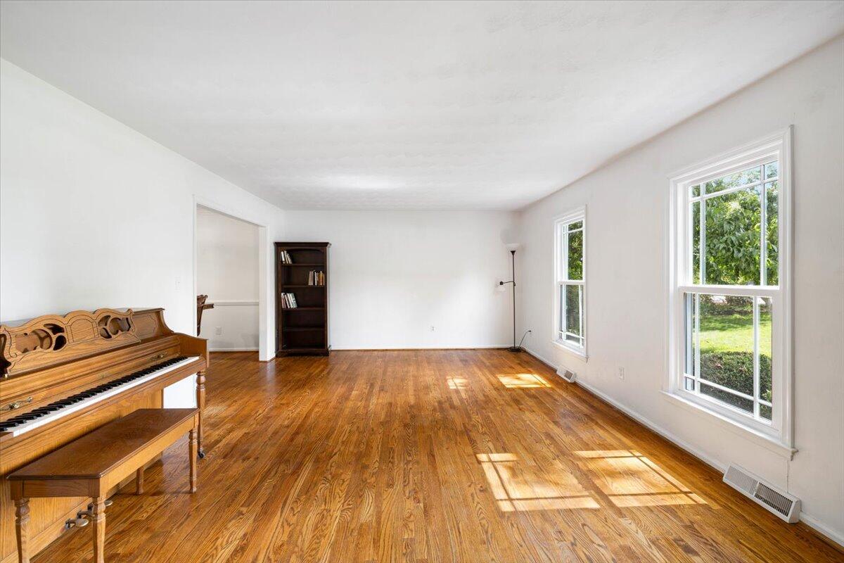 3337 Hollyfield CIR