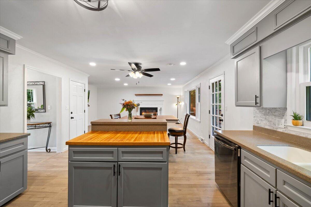 3337 Hollyfield CIR