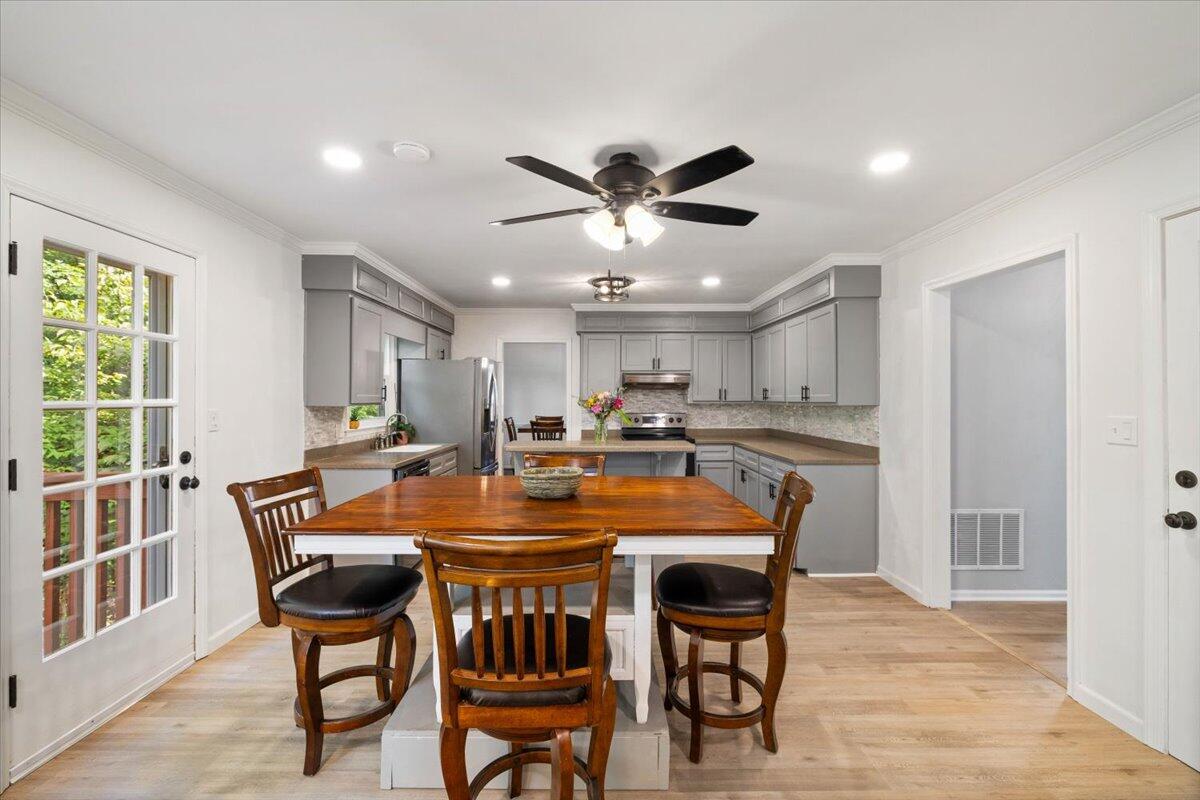3337 Hollyfield CIR