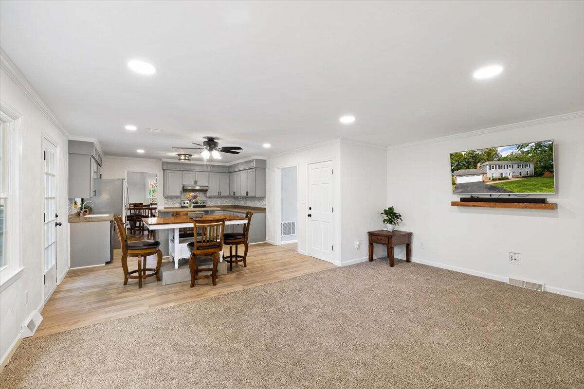 3337 Hollyfield CIR
