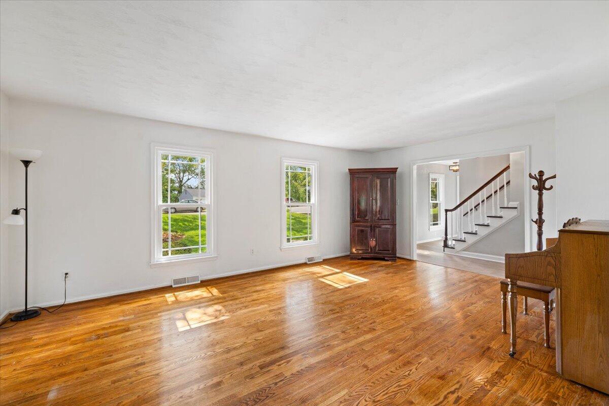 3337 Hollyfield CIR