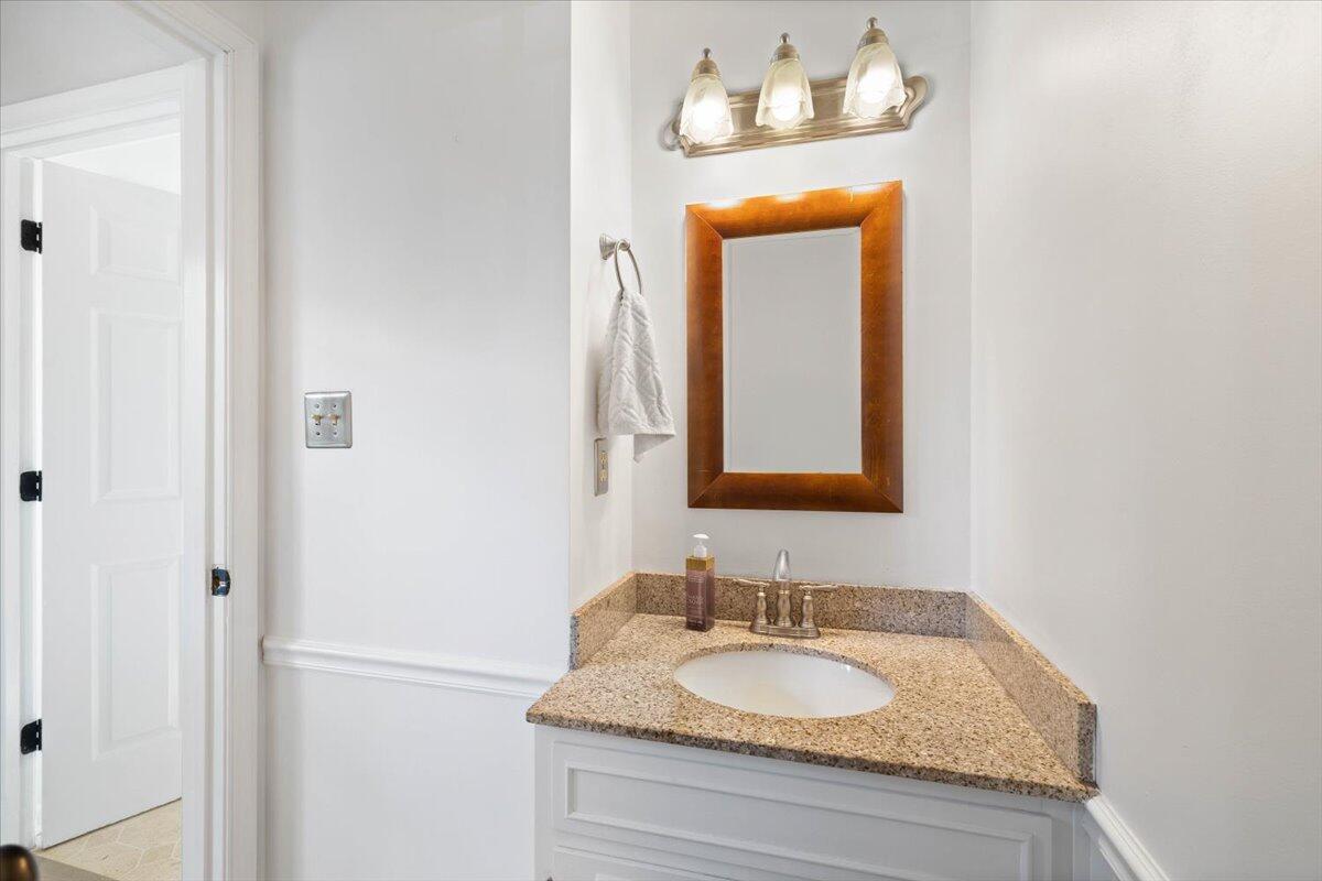 3337 Hollyfield CIR