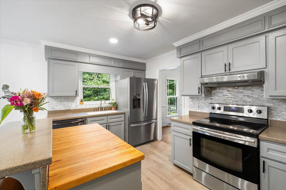 3337 Hollyfield CIR