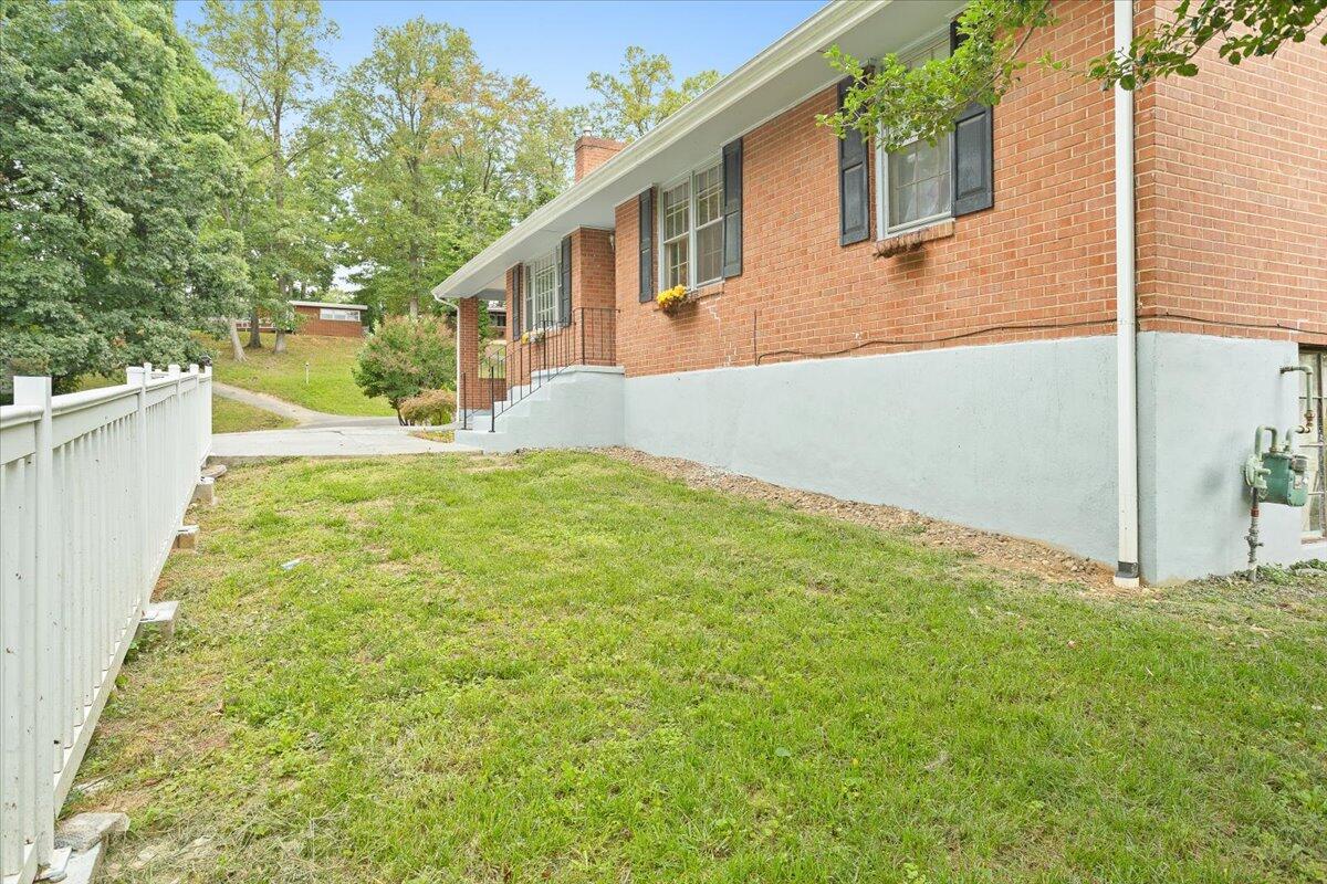 1019 Silverwood RD NW