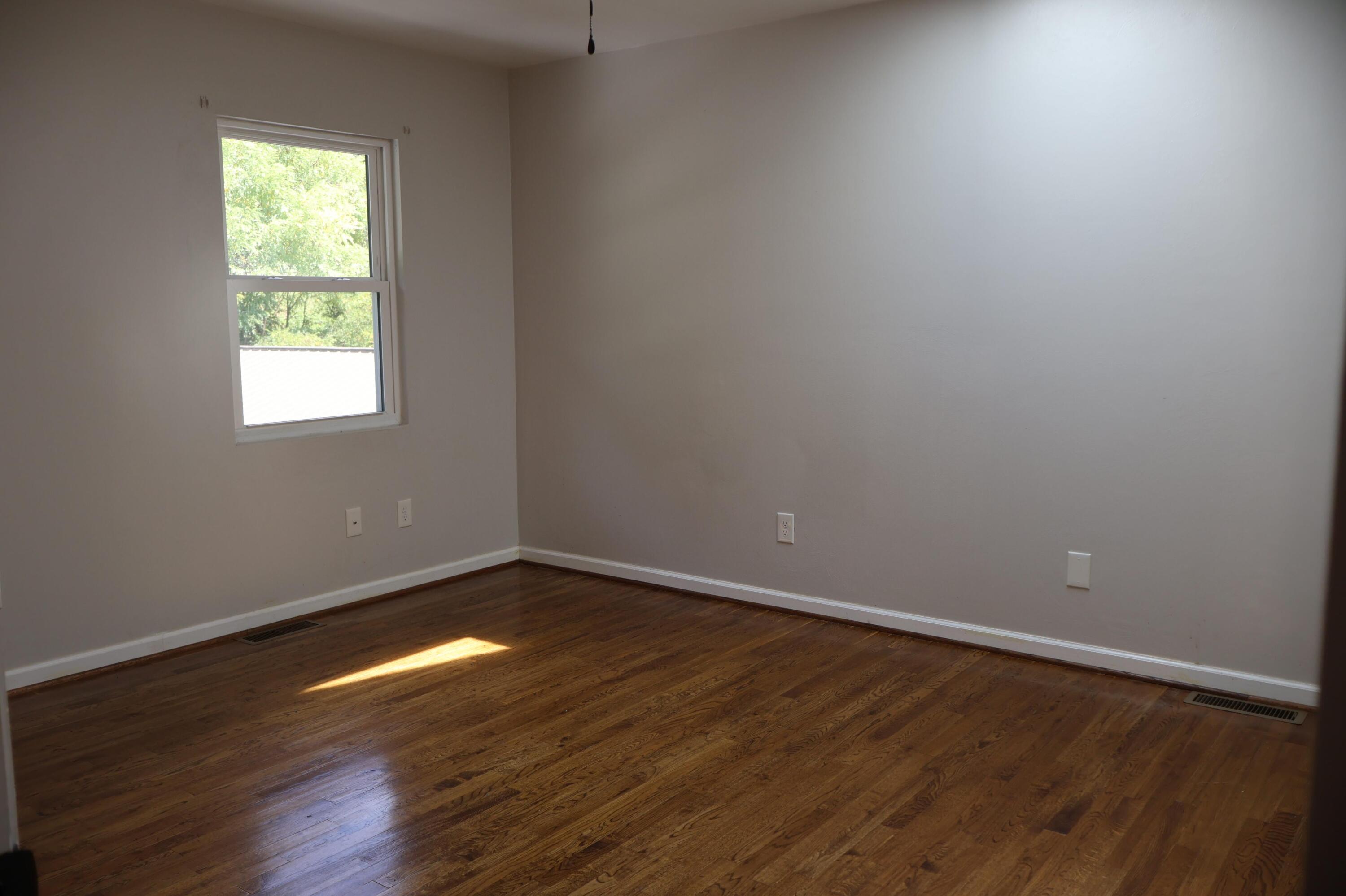2033 E Main ST