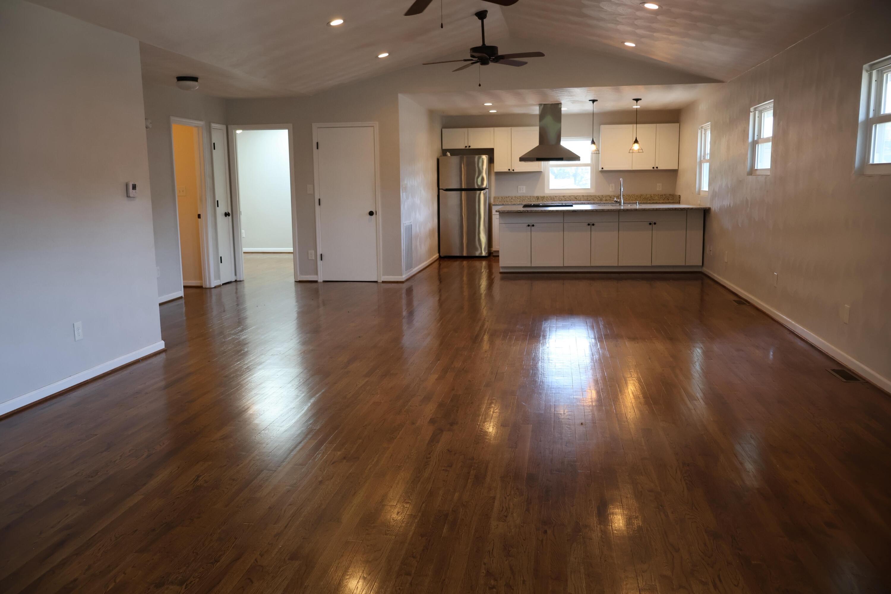 2033 E Main ST