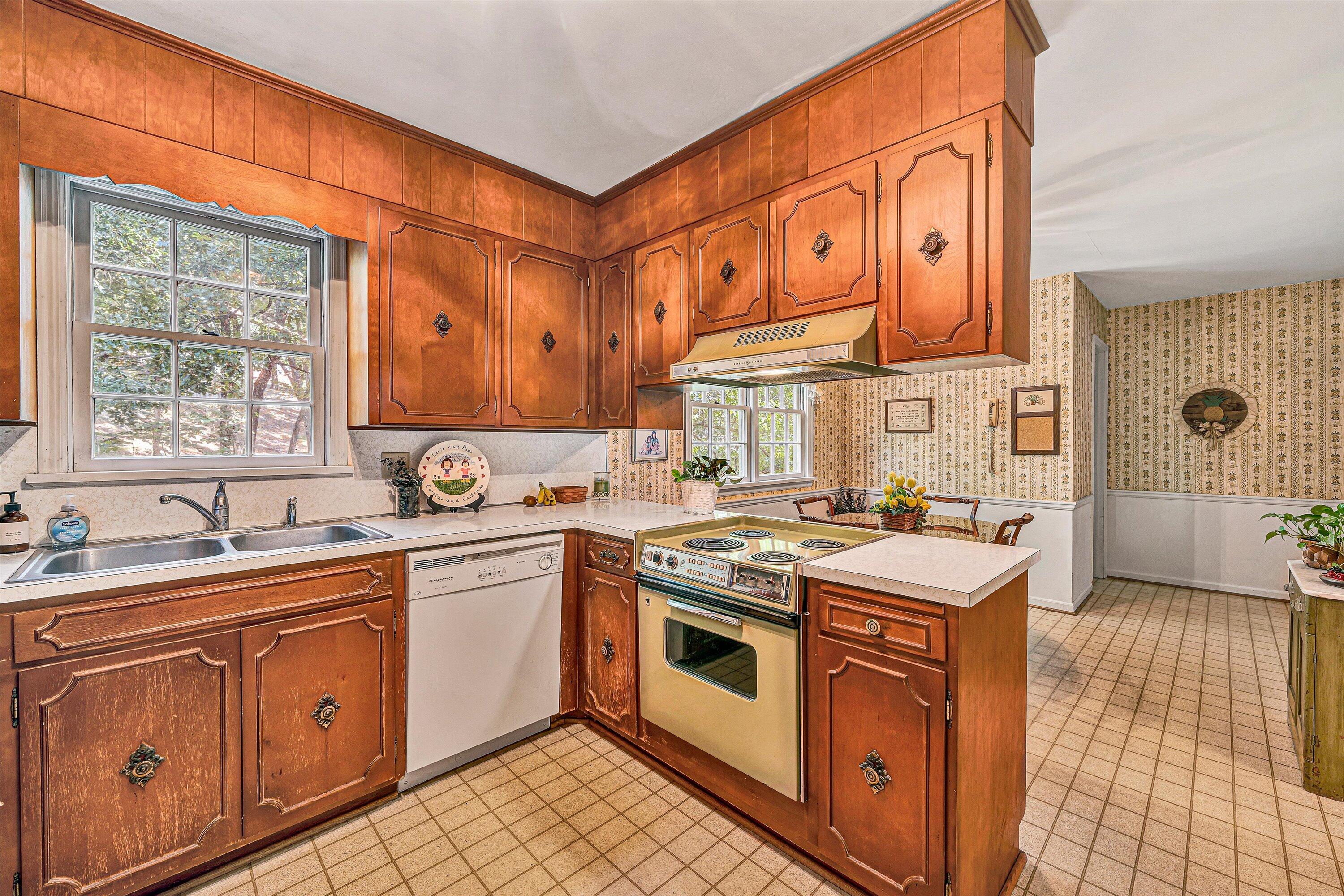 2825 Fairway Forest DR