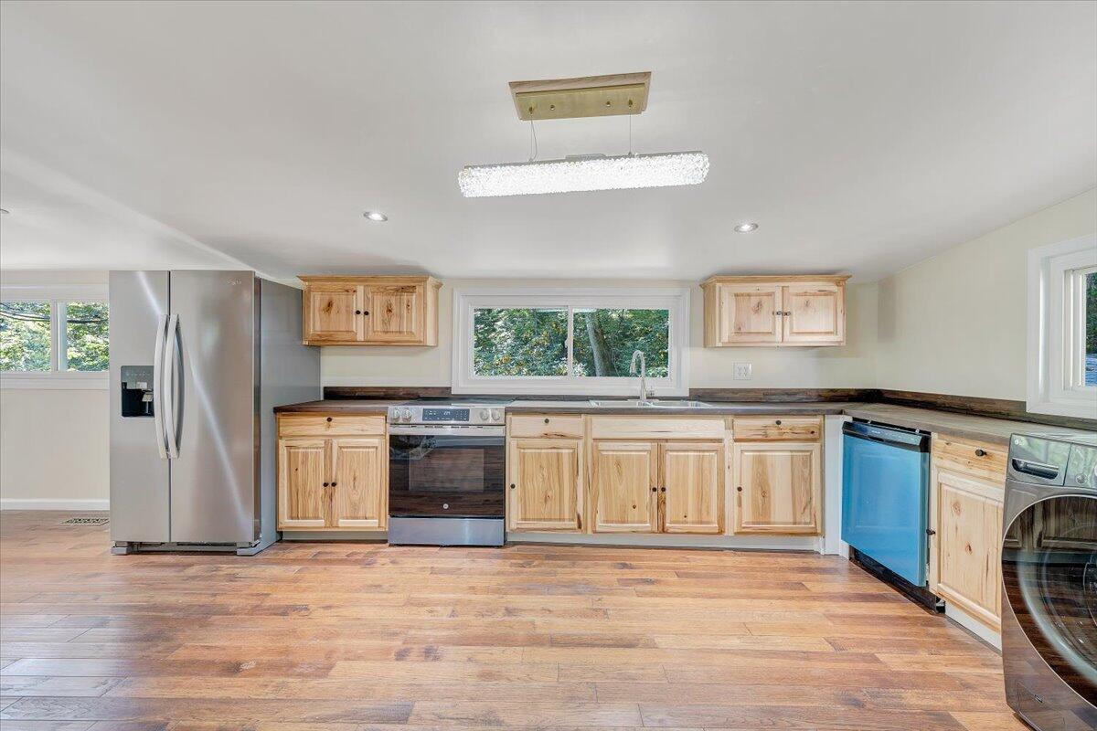 1203 Bottom Creek LN