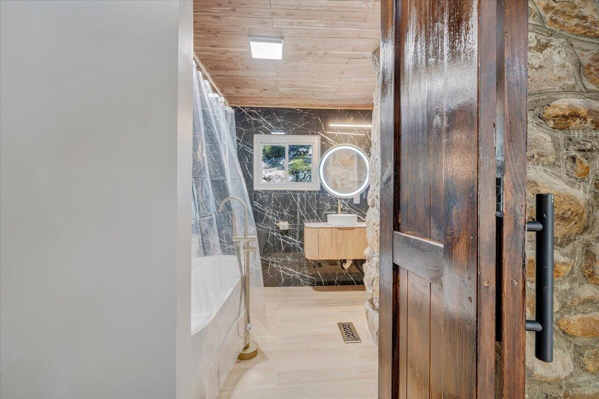 1203 Bottom Creek LN