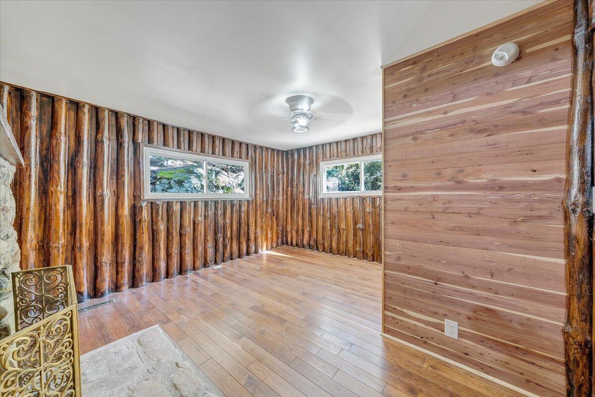 1203 Bottom Creek LN