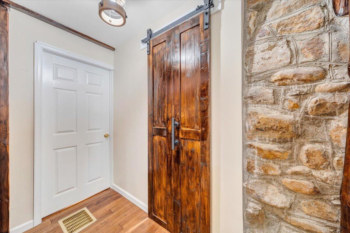 1203 Bottom Creek LN