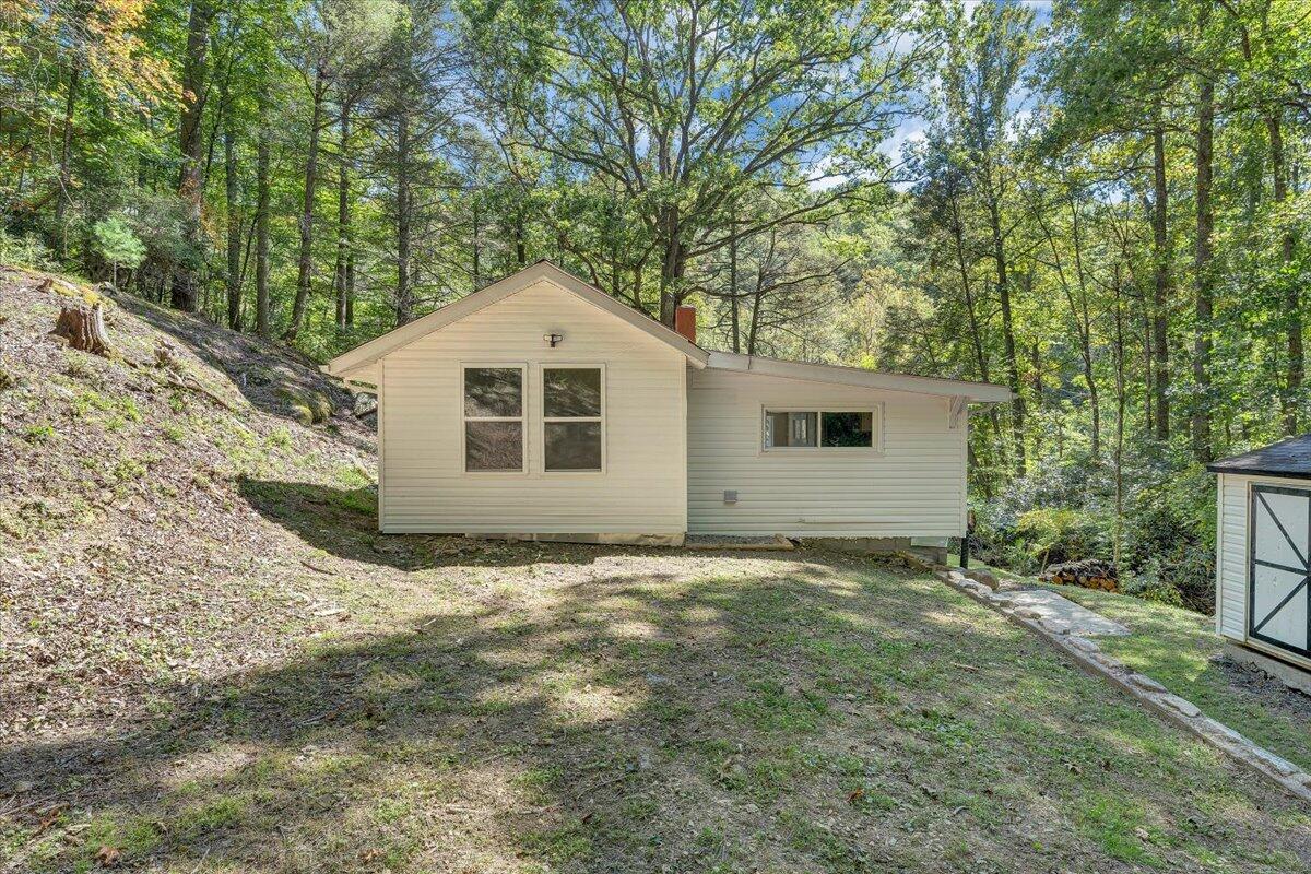 1203 Bottom Creek LN