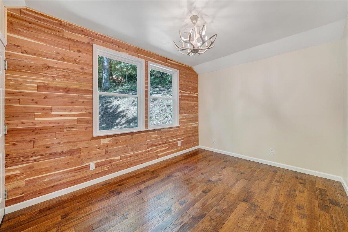 1203 Bottom Creek LN