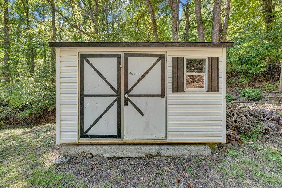 1203 Bottom Creek LN