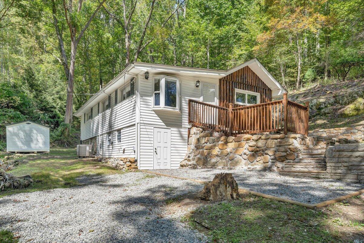 1203 Bottom Creek LN